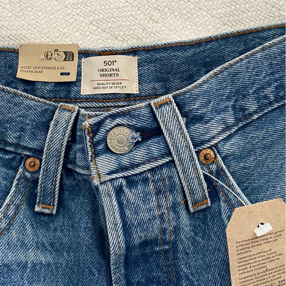 🖤 NWT Levi's Distressed High-Rise Denim Shorts w/tags - Picture 5 of 8